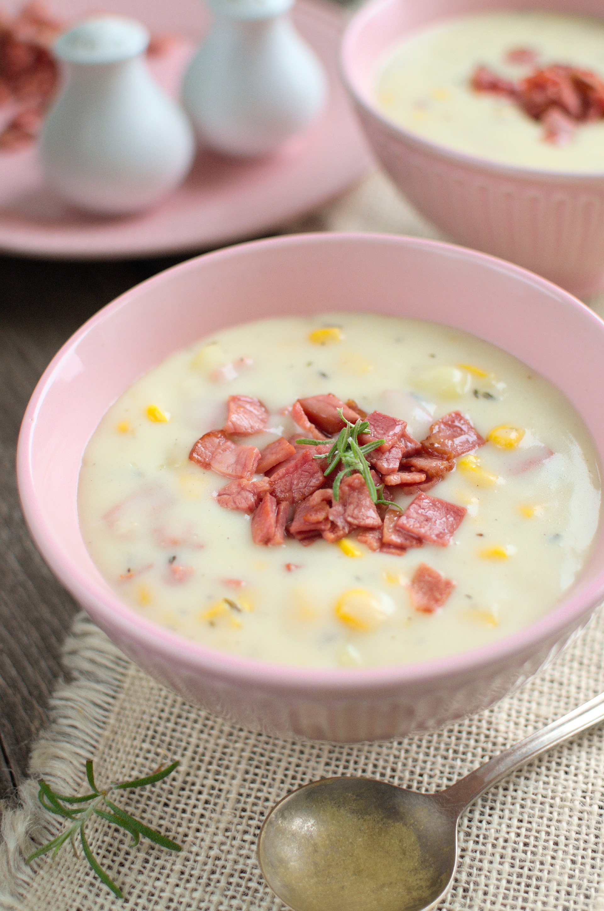 Chowder z szynką, kukurydzą i ziemniakami