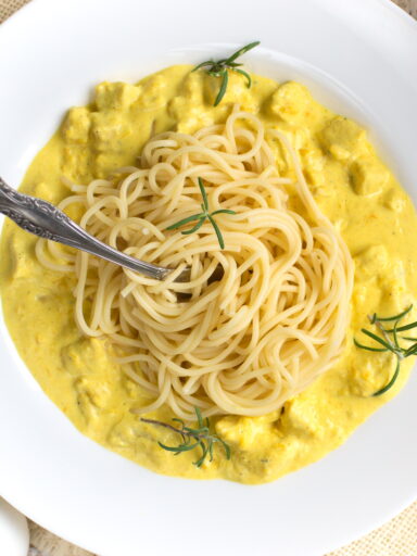 Spaghetti z kremowym sosem dyniowym i kurczakiem