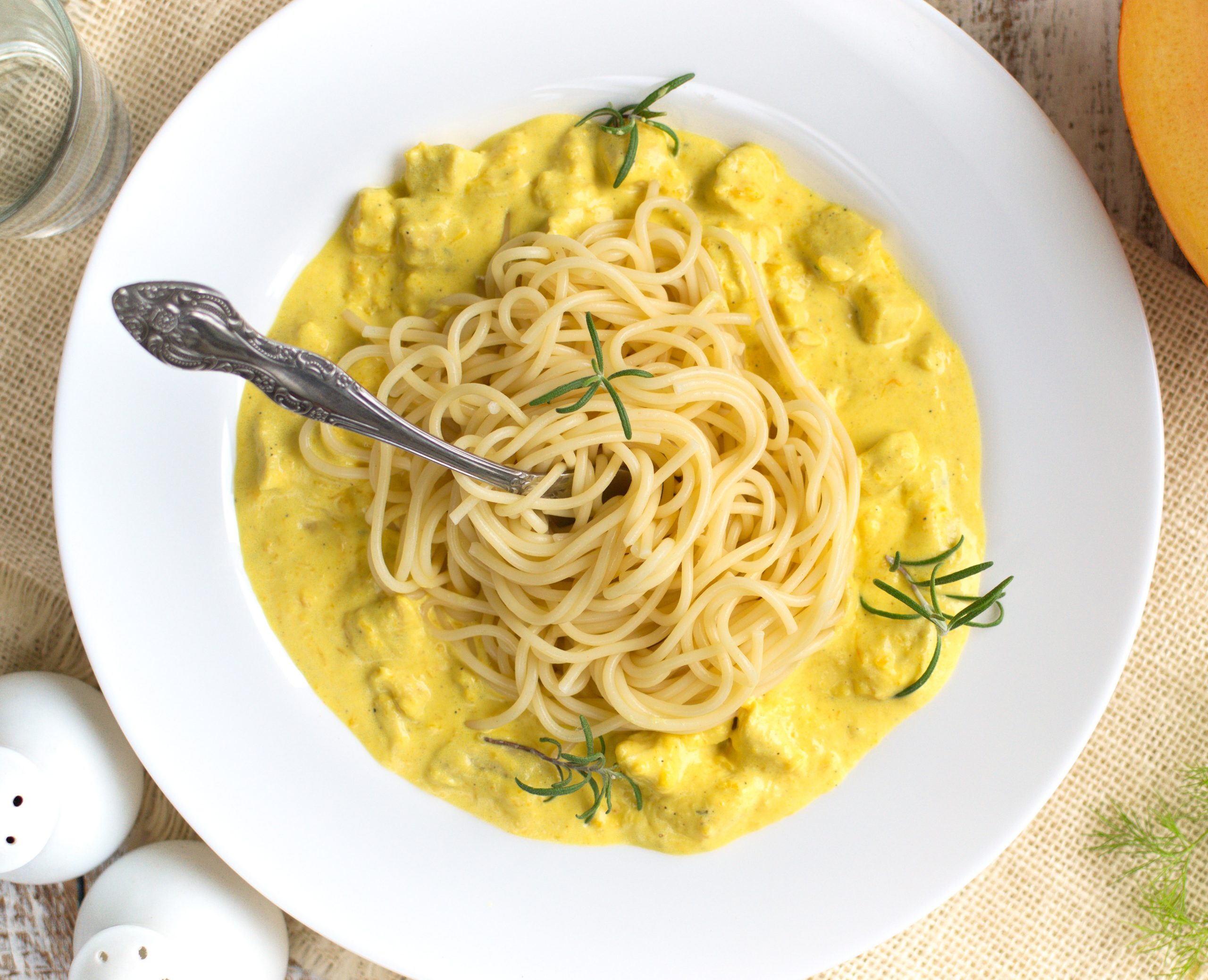 Spaghetti z kremowym sosem dyniowym i kurczakiem