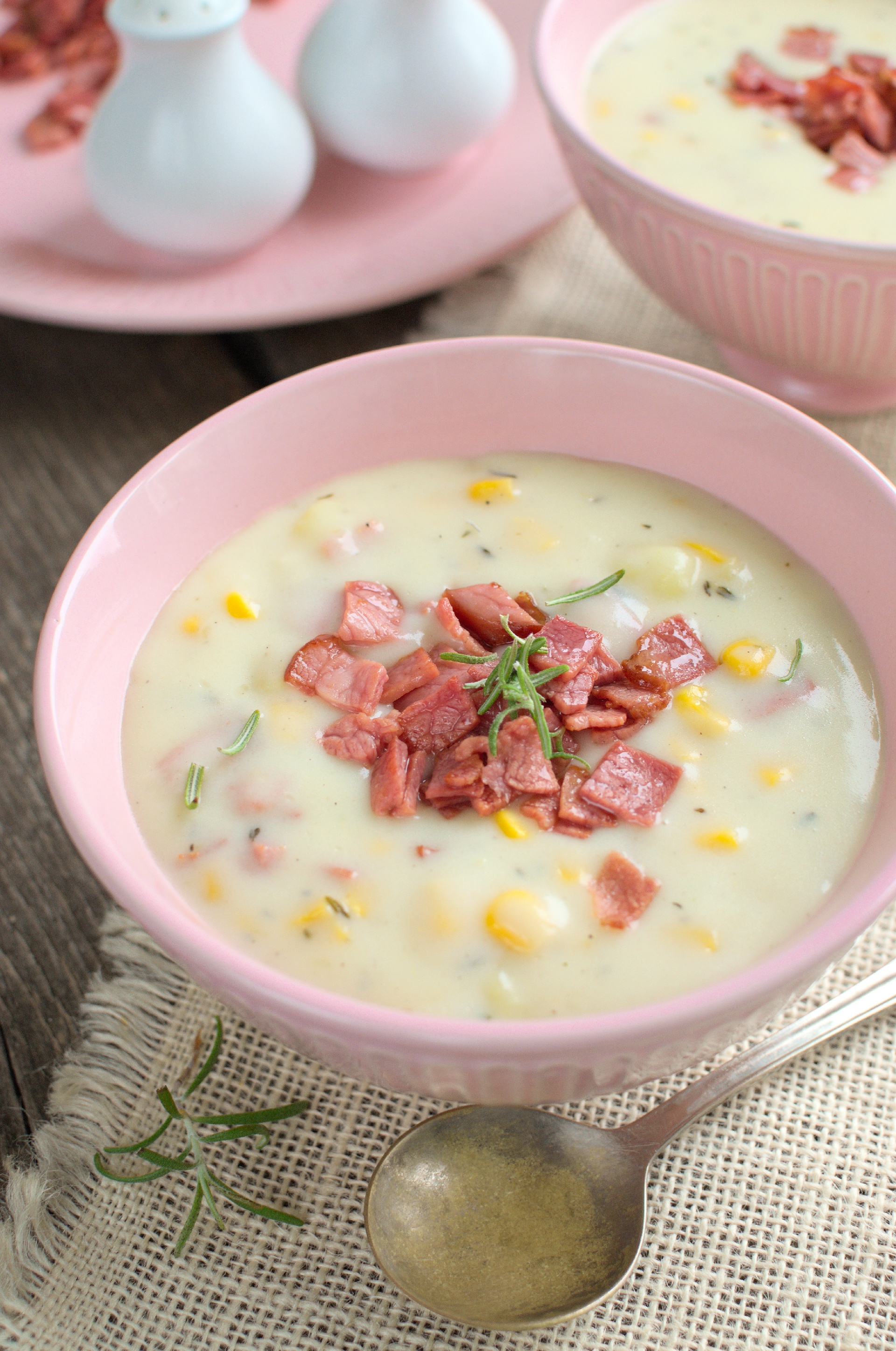 Chowder z szynką, kukurydzą i ziemniakami