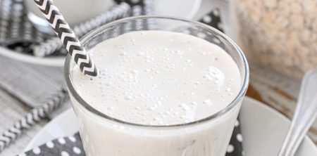 Koktajl z bananem i płatkami owsianymi