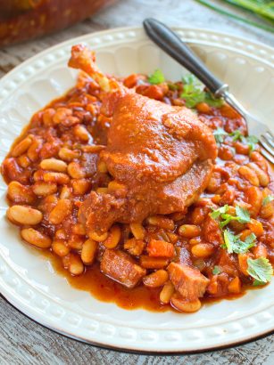 Cassoulet czyli fasola pieczona z kaczką po francusku