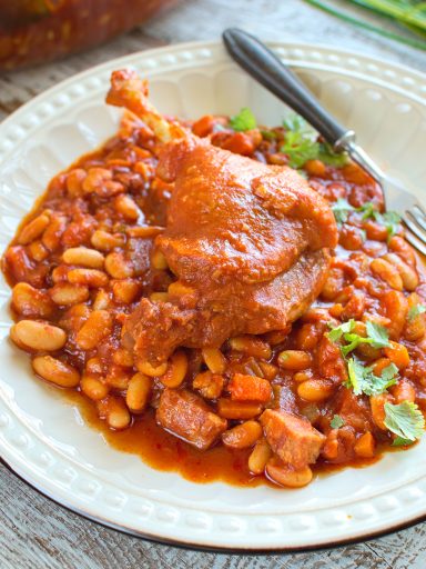 Cassoulet czyli fasola pieczona z kaczką po francusku