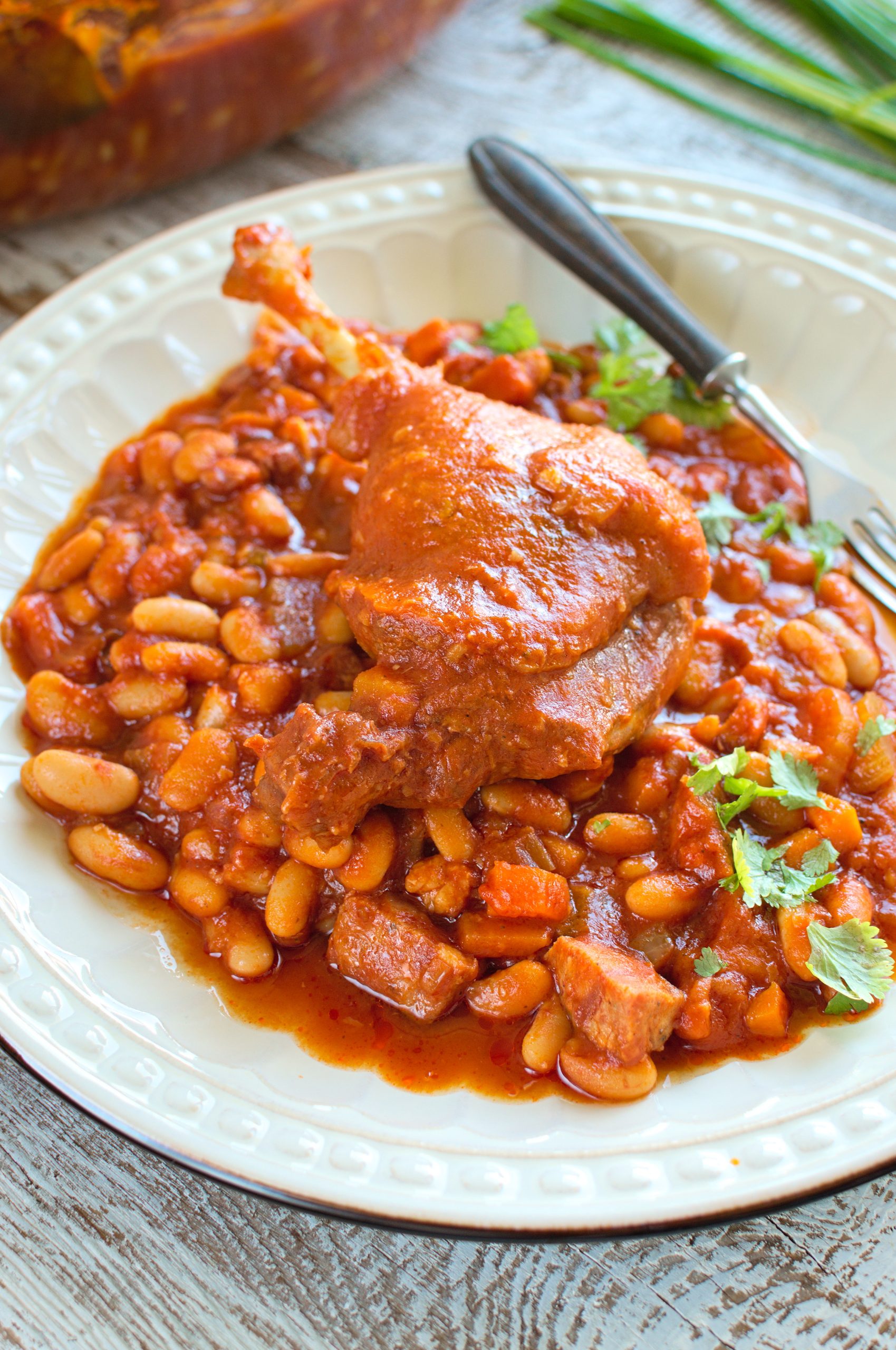 Cassoulet czyli fasola pieczona z kaczką i warzywami po francusku
