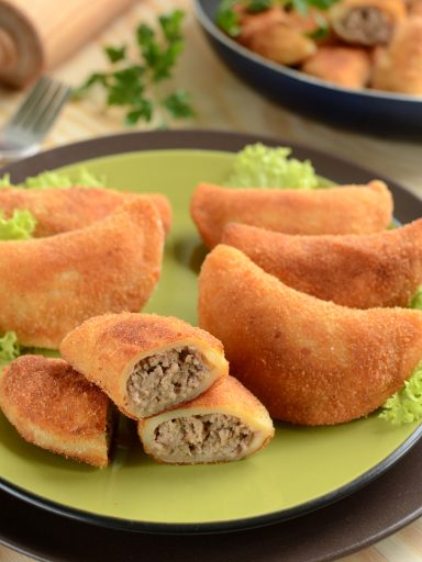 Smażone pierogi z mięsem