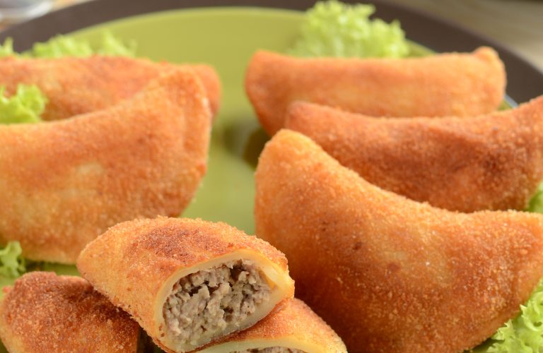 Smażone pierogi z mięsem