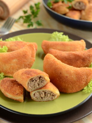 Smażone pierogi z mięsem