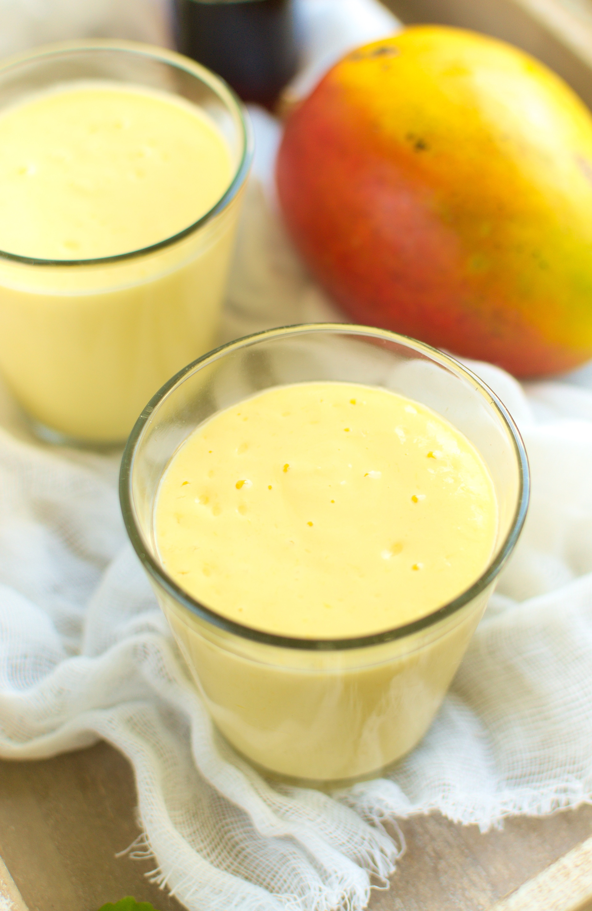 Koktajl jogurtowy z mango (mango lassi)