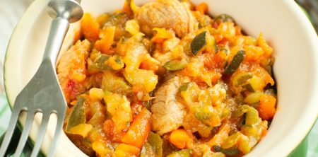 Bigos z cukinii z karkówką