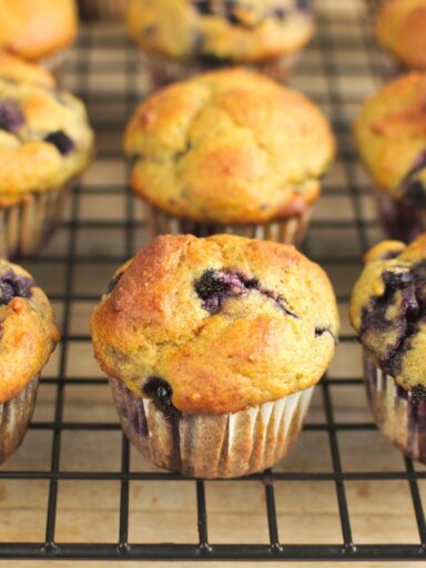 Mini muffinki awokado z jagodami