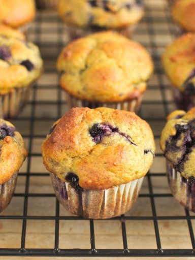Mini muffinki awokado z jagodami