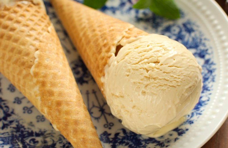 Lody z masłem orzechowym