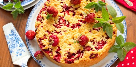 Sernik z truskawkami – 5 przepisów