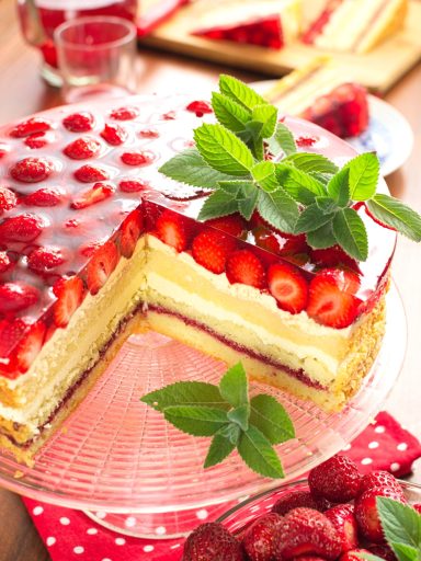 Tort polski z truskawkami
