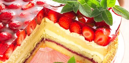 Tort polski z truskawkami