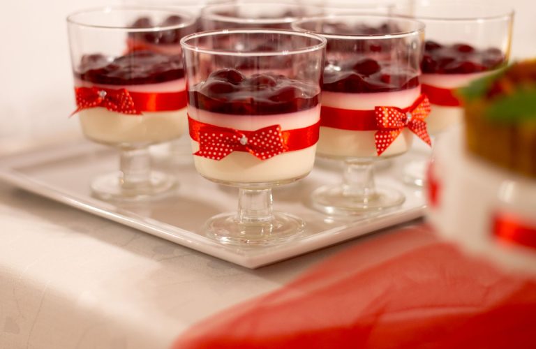 Pana cotta z frużeliną wiśniową