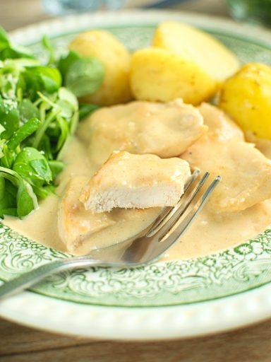 Kurczak w sosie parmezanowym