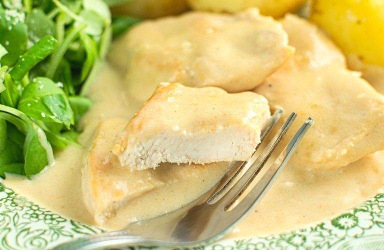 Kurczak w sosie parmezanowym