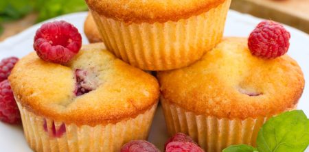 Babeczki pomarańczowe z malinami