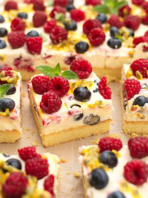 Maślane kruche ciasto z owocami i mascarpone