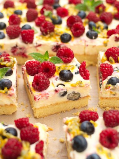 Maślane kruche ciasto z owocami i mascarpone