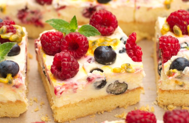 Maślane kruche ciasto z owocami i mascarpone