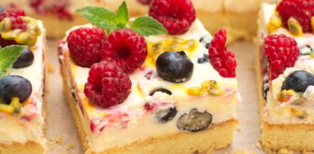 Maślane kruche ciasto z owocami i mascarpone