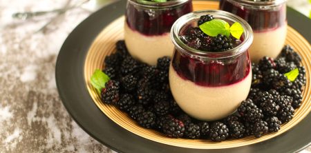 Deser a’la monte z kaszy manny z jeżynami