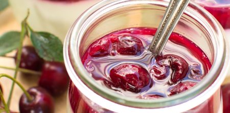 Pana cotta z sosem wiśniowym