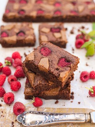 Brownie z malinami i mleczną czekoladą