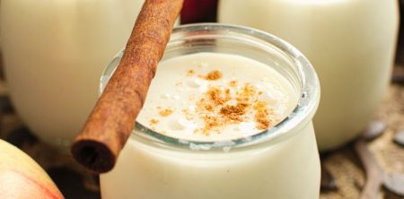 Koktajl jogurtowy o smaku szarlotki