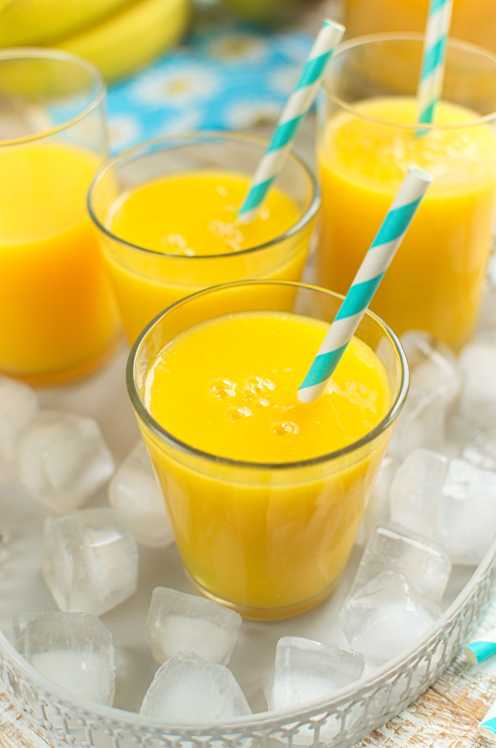 Koktajl pomarańczowy z mango i bananem