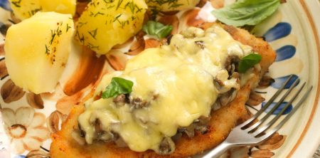Kotlety z kurczaka zapiekane pod grzybową pierzynką