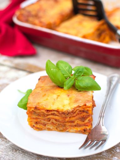Lazania (Lasagne bolognese)