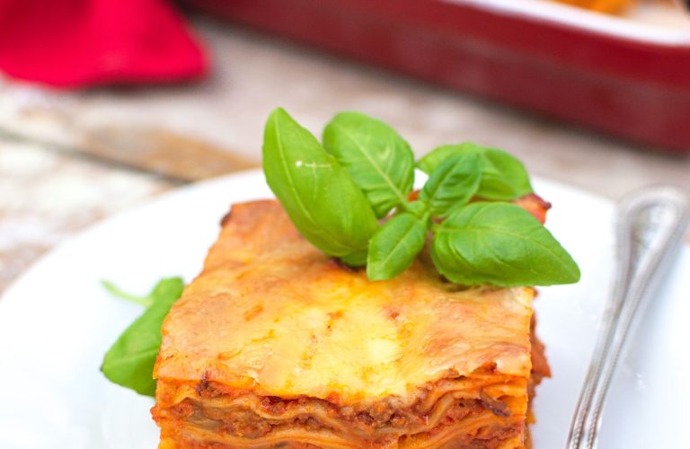 Lazania (Lasagne bolognese)