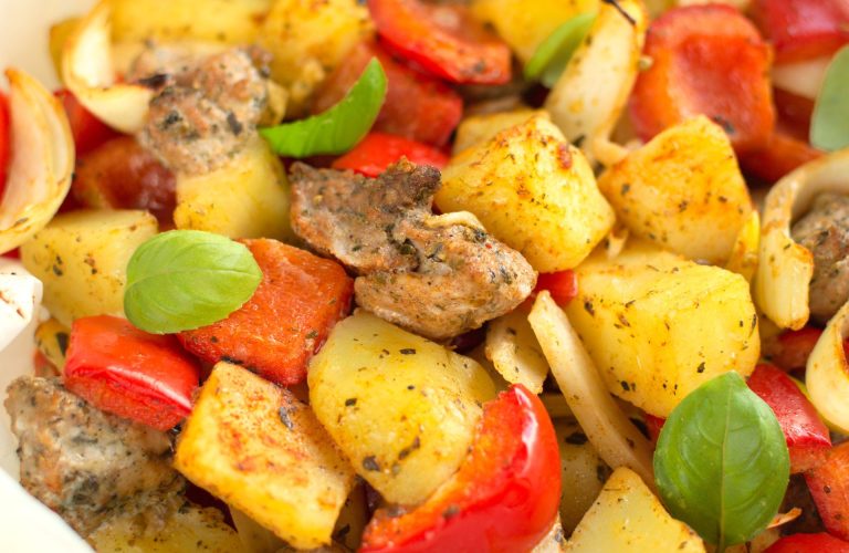 Polędwiczki pieczone z ziemniakami i papryką