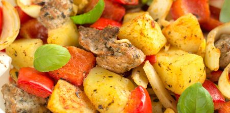 Polędwiczki pieczone z ziemniakami i papryką