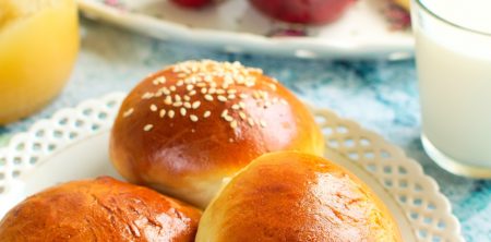 Maślankowe bułeczki z miodem