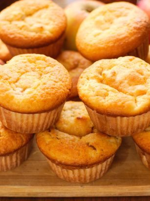 Muffinki z jabłkami i budyniem