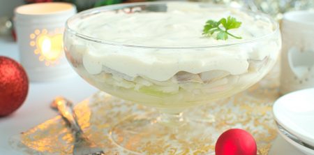 Śledzie z jabłkiem w śmietanie