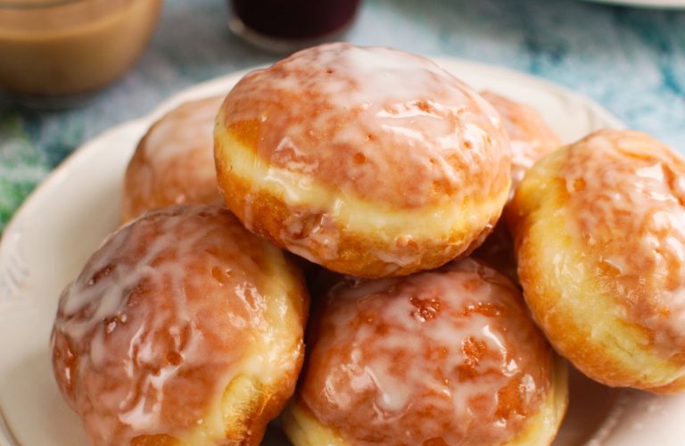 Pączki budyniowe z wiśniami