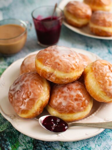 Pączki budyniowe z wiśniami