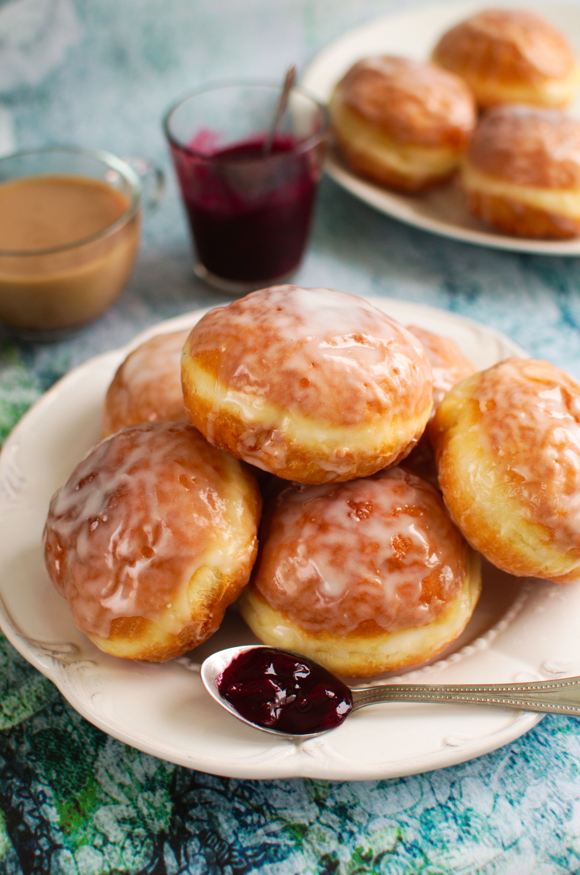 Pączki budyniowe z wiśniami