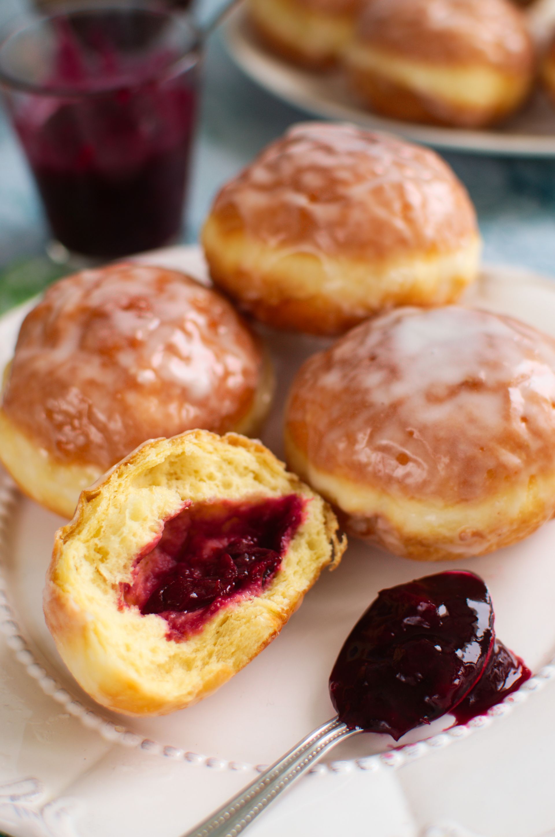 Pączki budyniowe z wiśniami