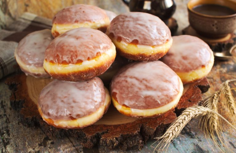 Pączki z krupczatką nadziewane kajmakiem
