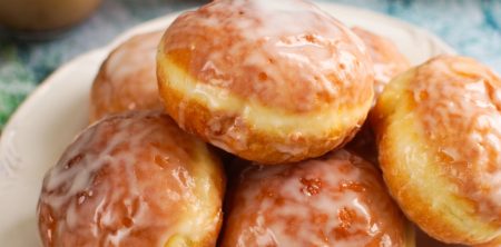 Pączki budyniowe z wiśniami
