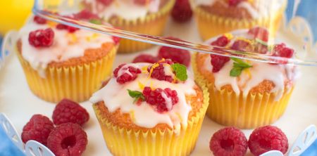 Muffinki cytrynowe z malinami w lukrze