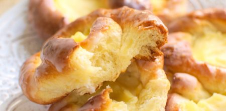 Niemieckie precle z budyniem