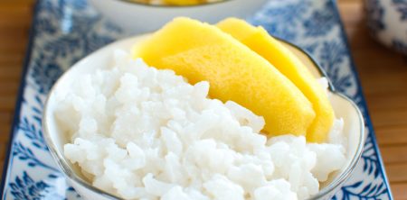 Ryżowy deser tajski z mango