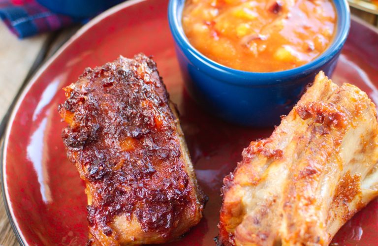 Żeberka w sosie bbq z żurawiną i sosem mango